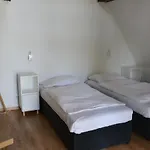 Toparti Vendeghaz * Orfu